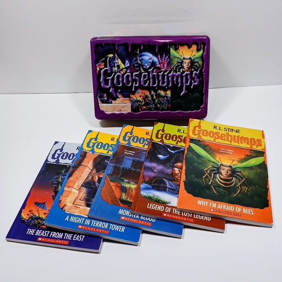 R.L Stine Goosebumps 25th Anniversary Retro 5 Book Set With Metal Tin - Picture 2 of 9